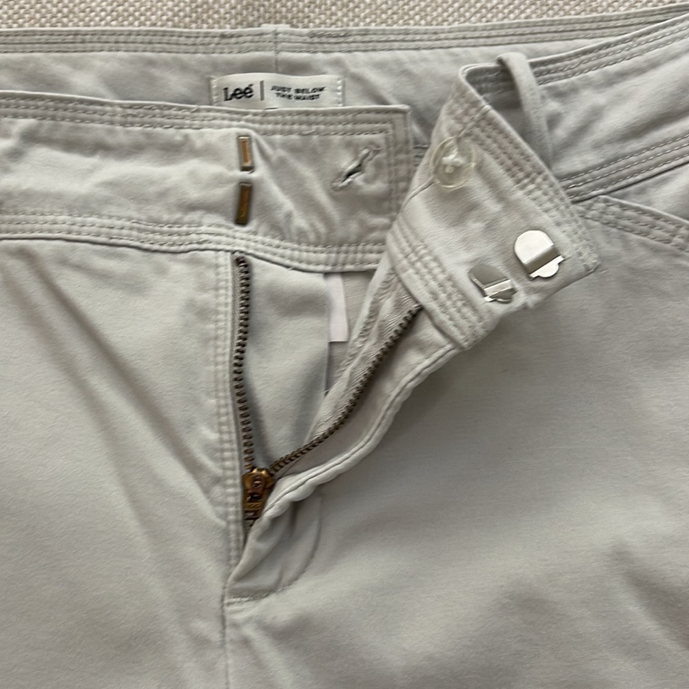 Lee Capris - Picture 3 of 5